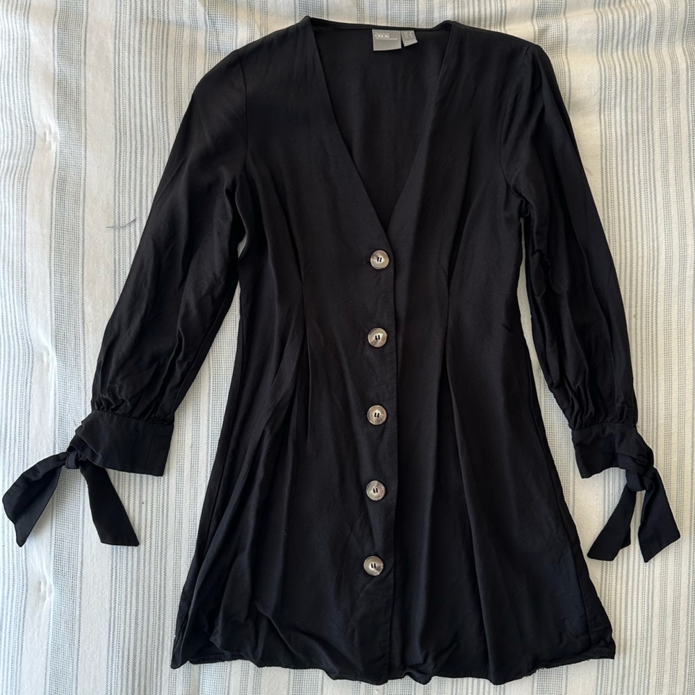 ASOS DESIGN Petite button through mini skater dress with tie sleeves - Picture 5 of 6